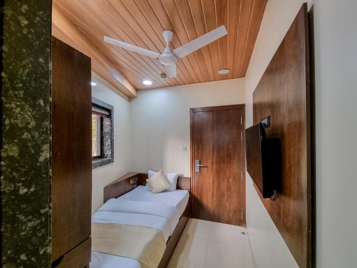 Hotel Empire - Near Mumbai International Airport Екстериор снимка